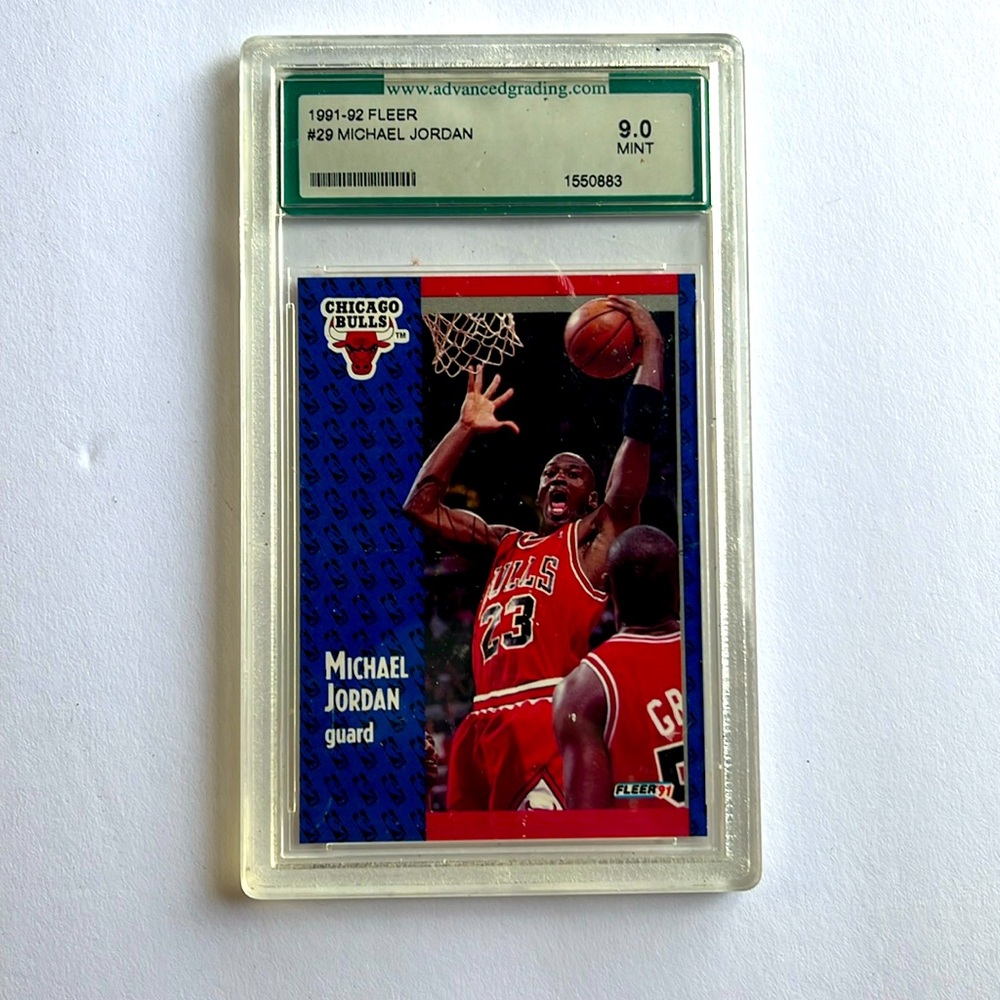 CHICAGO BULLS 1991-92 FLEER #29 MICHAEL JORDAN 9.0 MINT COLLECTORS CARD